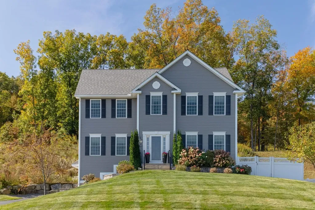 135 Brookview Drive Hooksett NH 03106