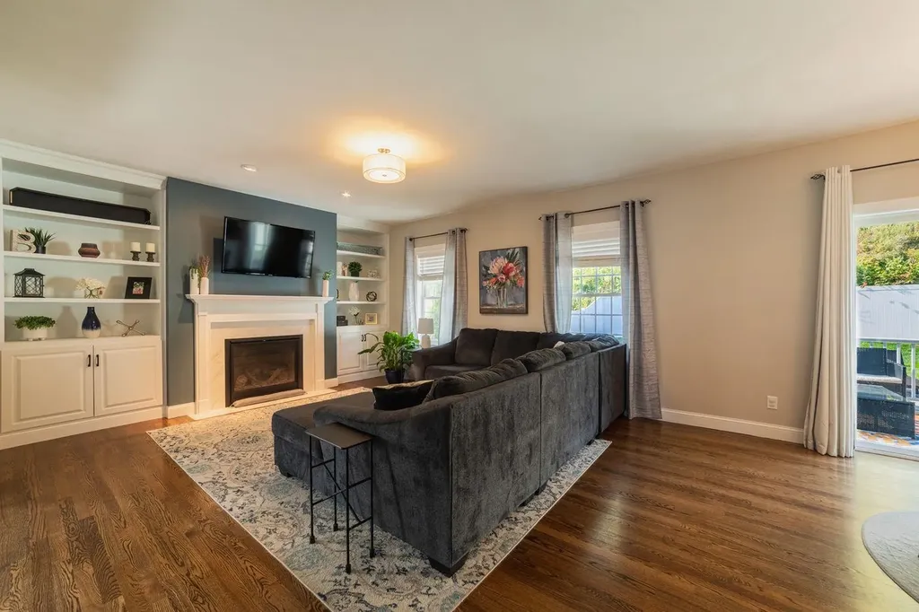 135 Brookview Drive Hooksett NH 03106