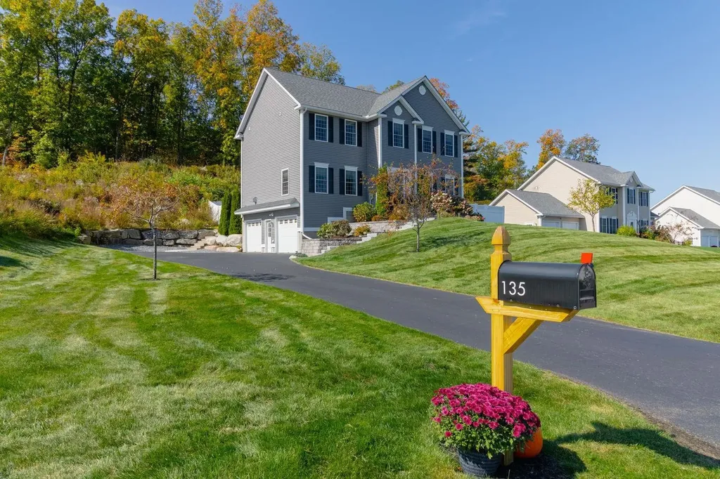 135 Brookview Drive Hooksett NH 03106