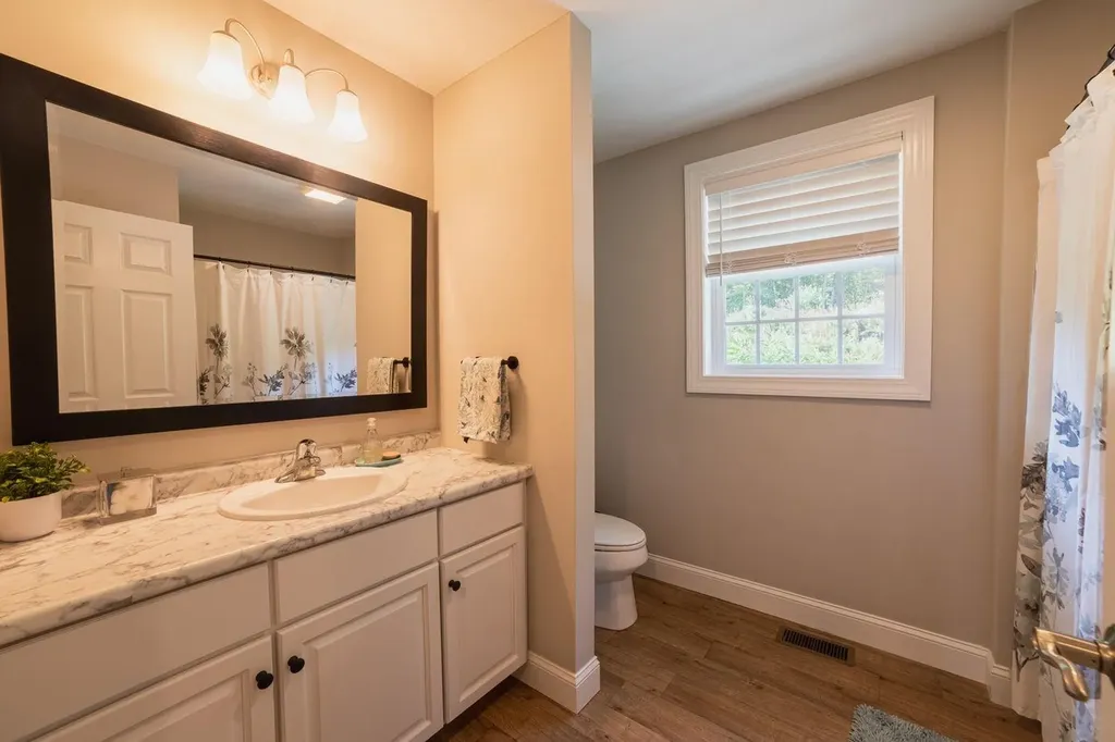 135 Brookview Drive Hooksett NH 03106