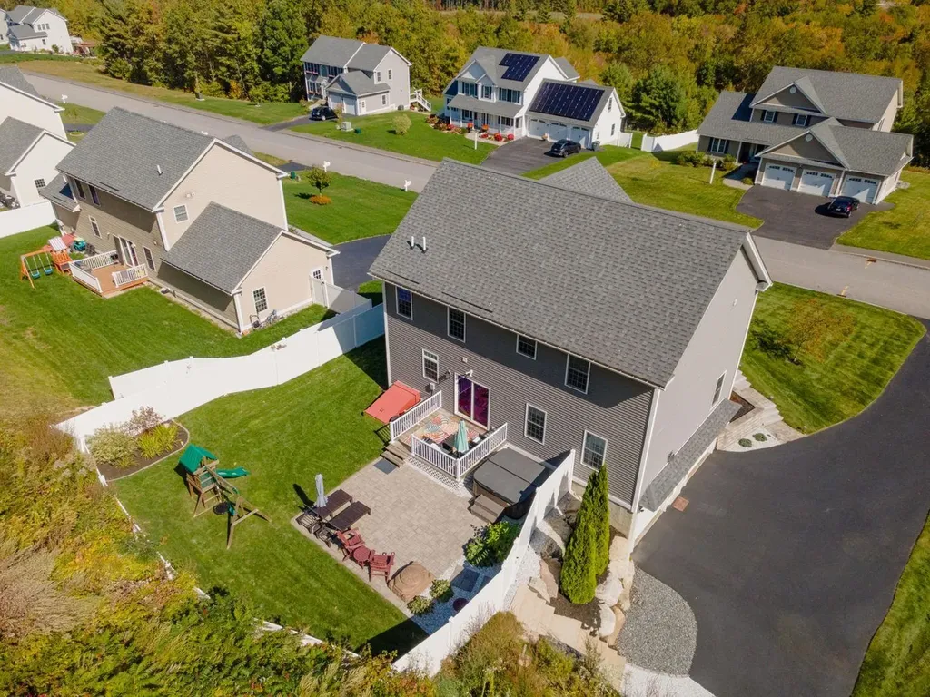 135 Brookview Drive Hooksett NH 03106