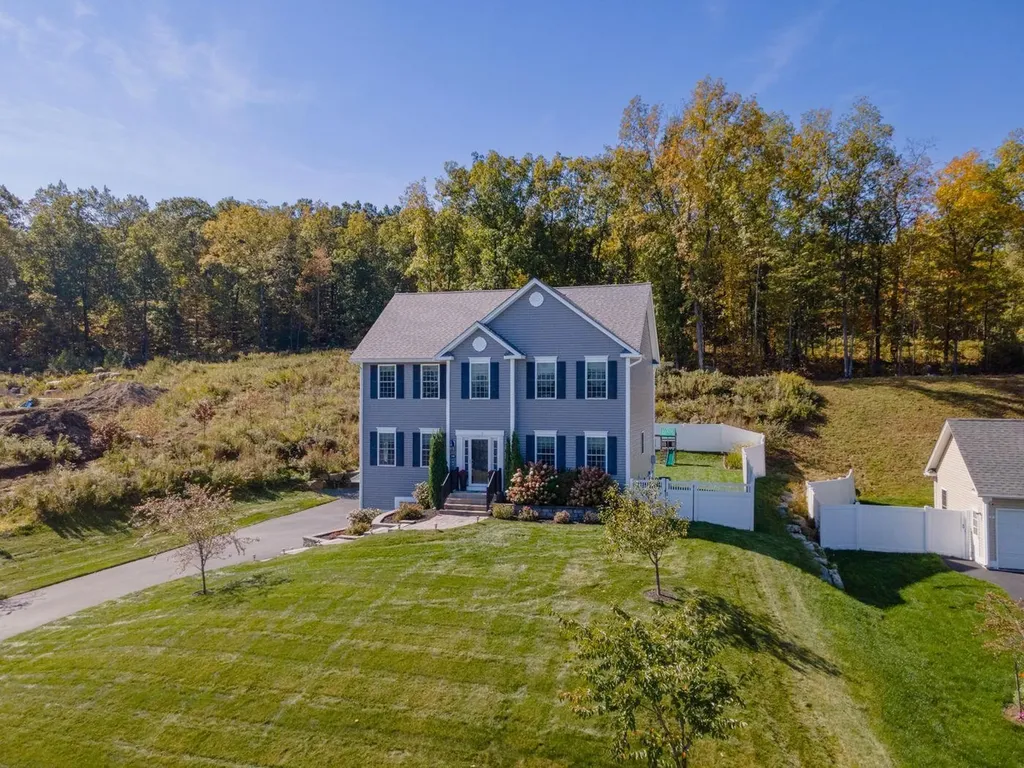 135 Brookview Drive Hooksett NH 03106