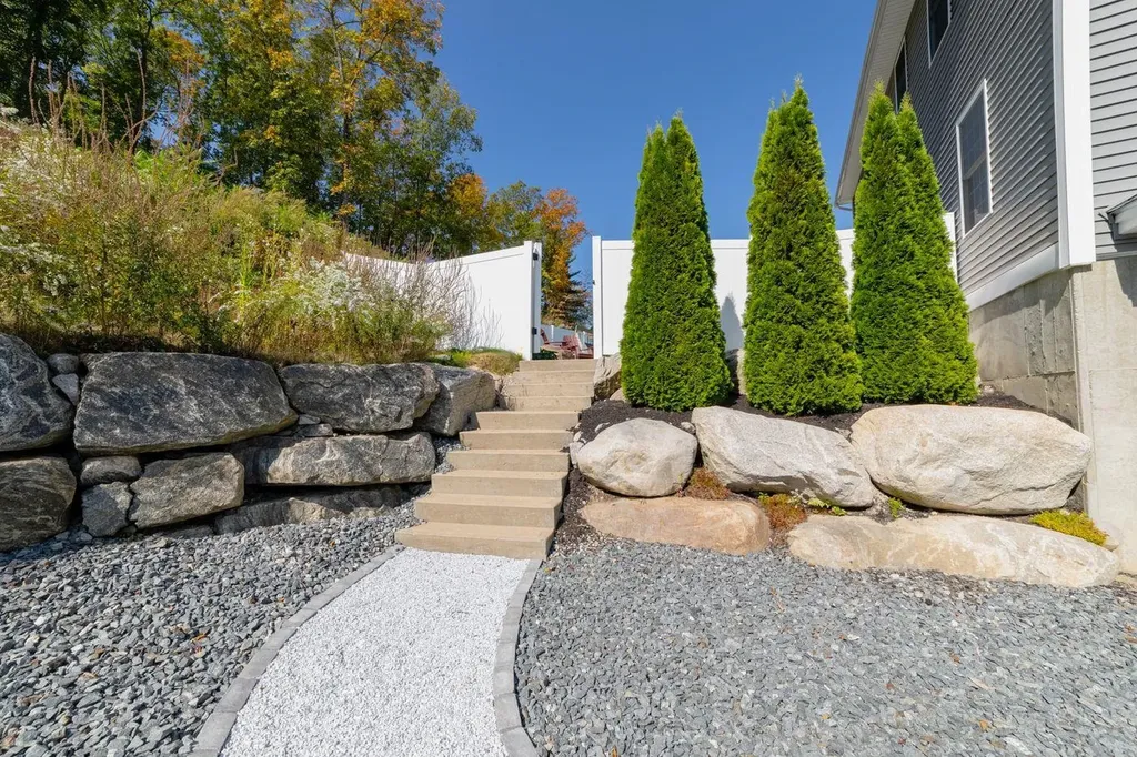 135 Brookview Drive Hooksett NH 03106