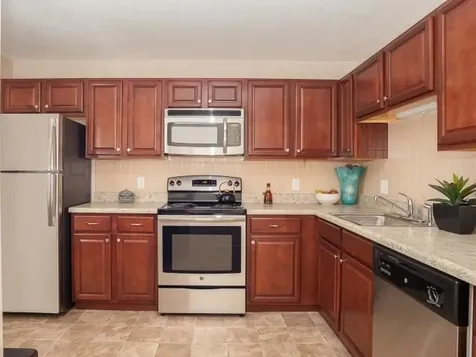 25 Greenview Drive Manchester NH 03102