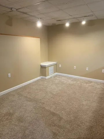 5 Tsienneto Road Derry NH 03038