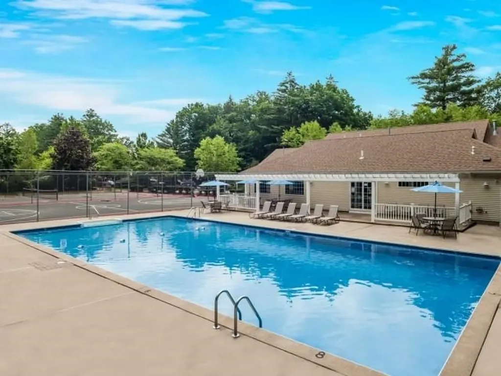 55 Greenview Drive Manchester NH 03102