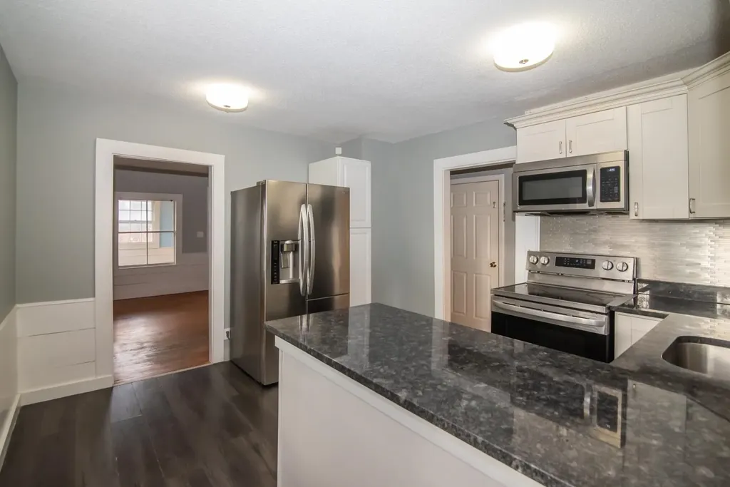 10 Auburn Road Londonderry NH 03053