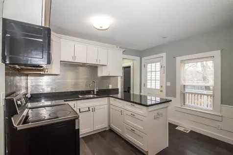 10 Auburn Road Londonderry NH 03053