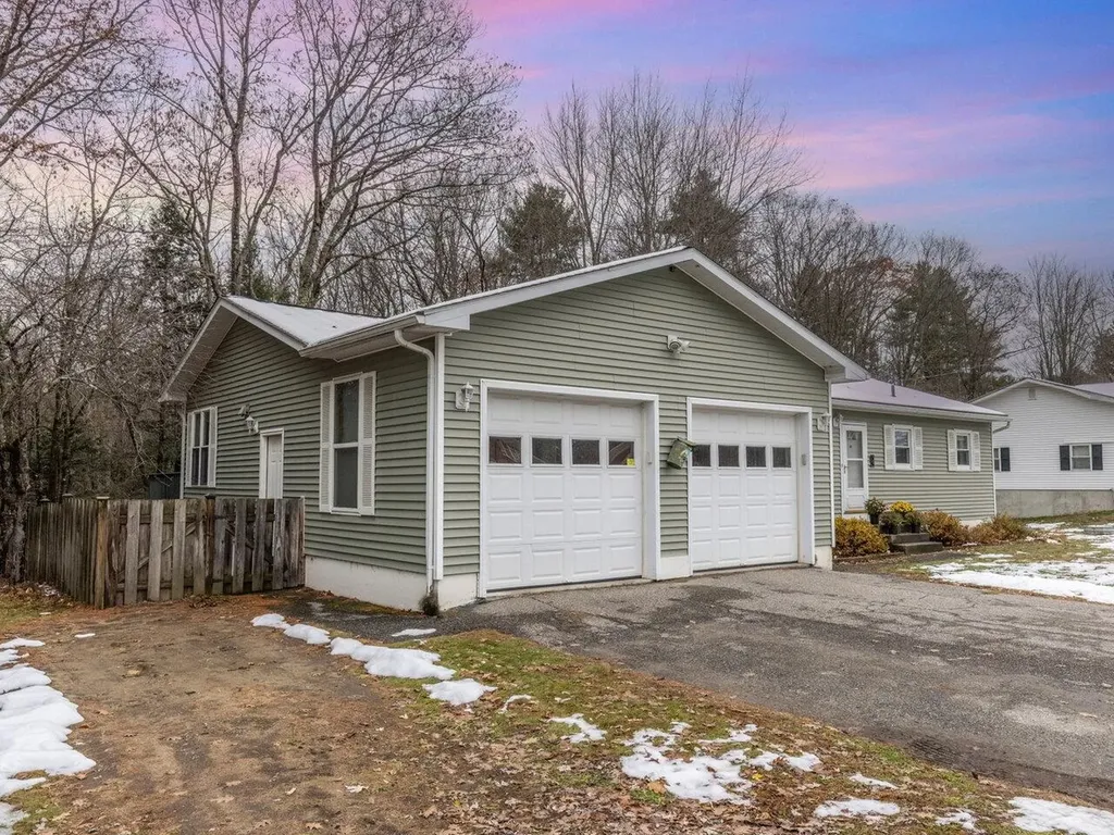 55 Foster Road Essex VT 05452