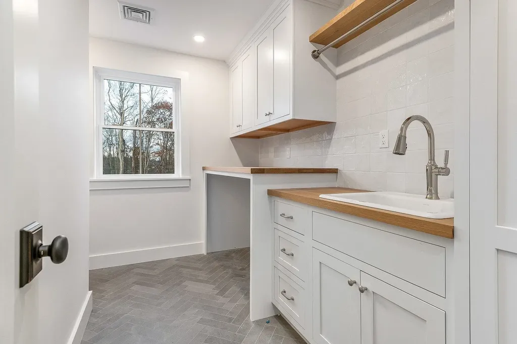 141 Dearborn Road Greenland NH 03840