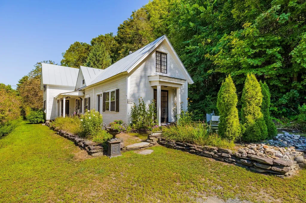 2295 Quechee Main Street Hartford VT 05059