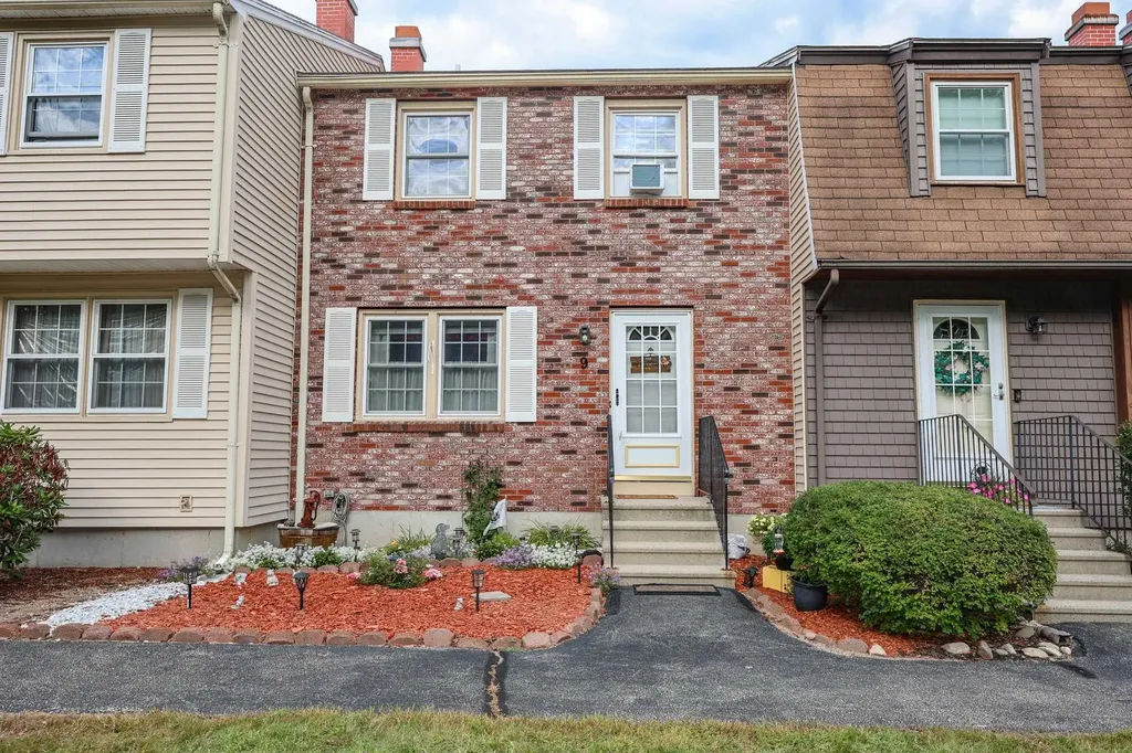 9 Stonegate Lane Derry NH 03038