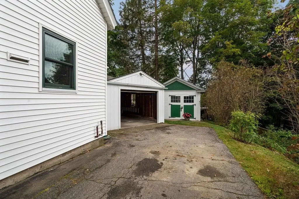 8 Prospect Street Newport NH 03773