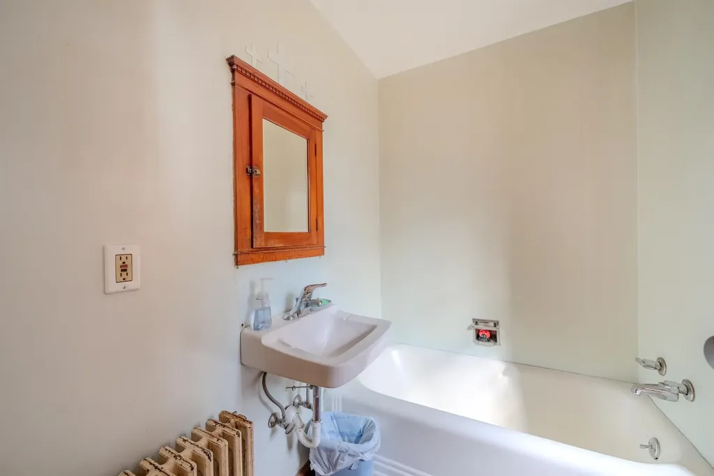 72 Linwood Street Nashua NH 03060