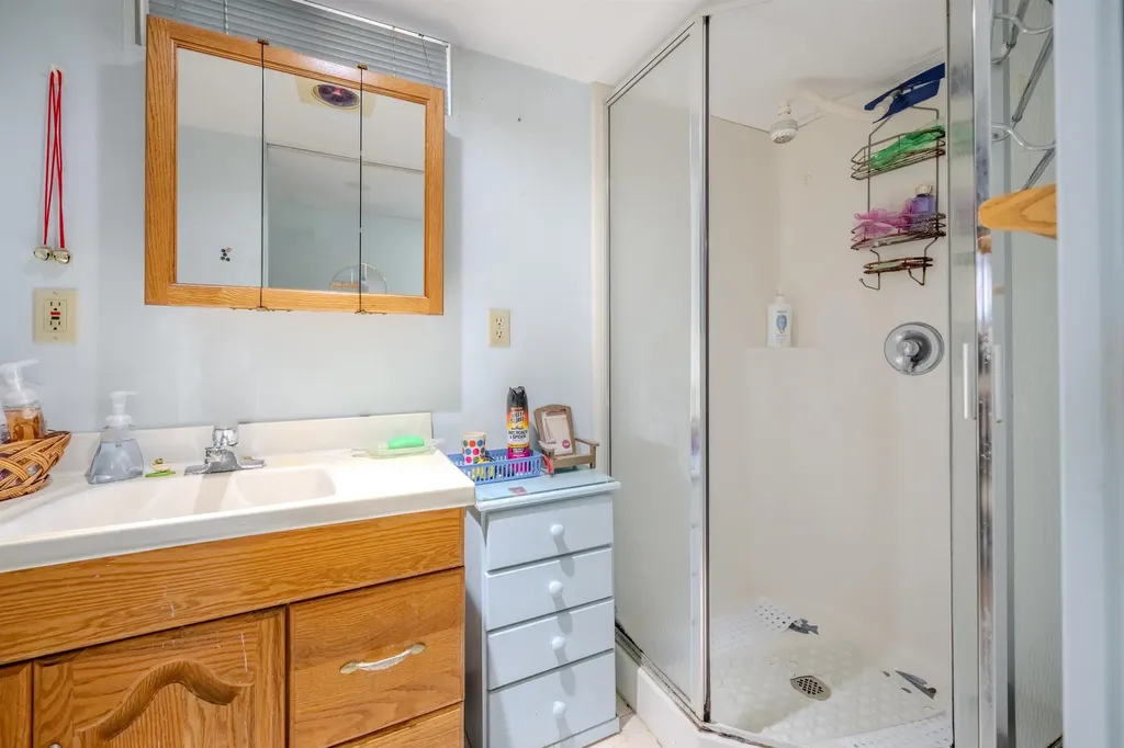 72 Linwood Street Nashua NH 03060