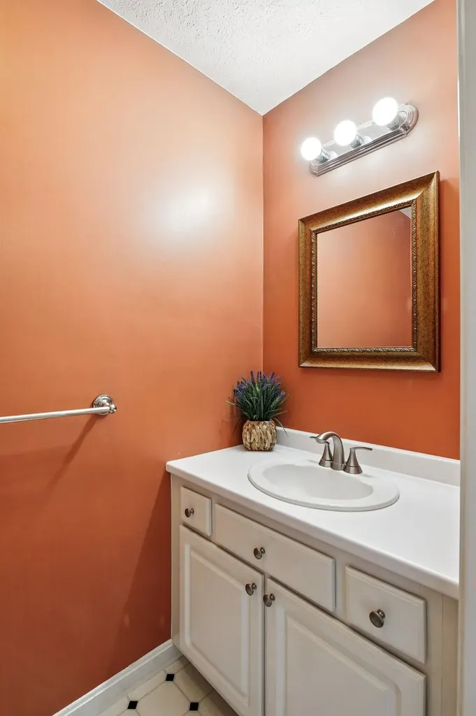 19 Georgetown Drive Nashua NH 03062