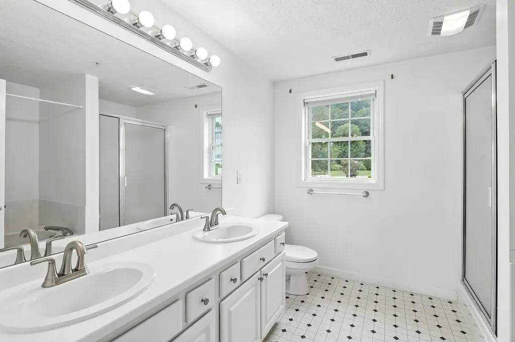 19 Georgetown Drive Nashua NH 03062