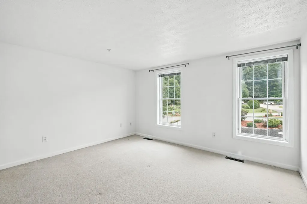 19 Georgetown Drive Nashua NH 03062