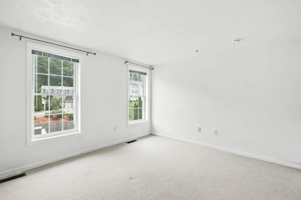 19 Georgetown Drive Nashua NH 03062