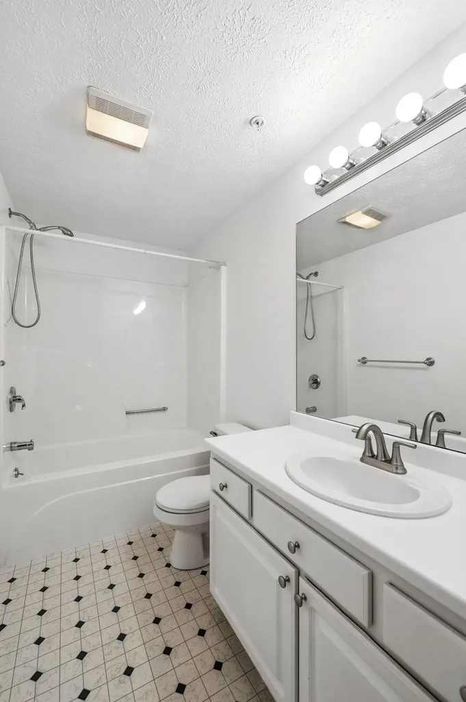 19 Georgetown Drive Nashua NH 03062