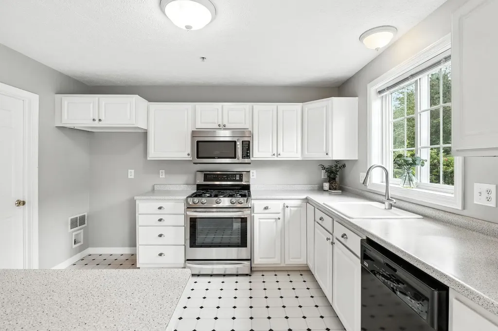 19 Georgetown Drive Nashua NH 03062