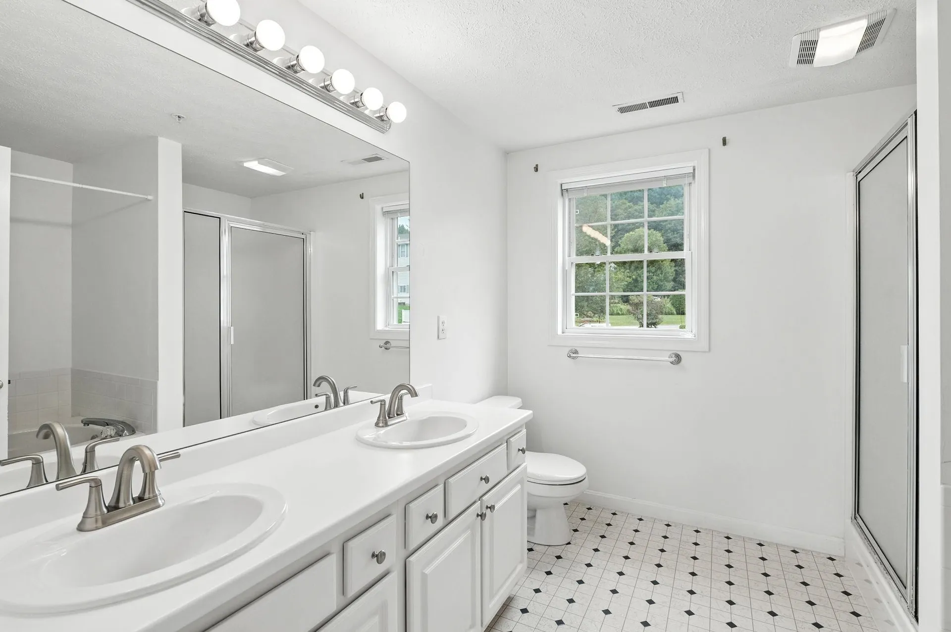 19 Georgetown Drive Nashua NH 03062