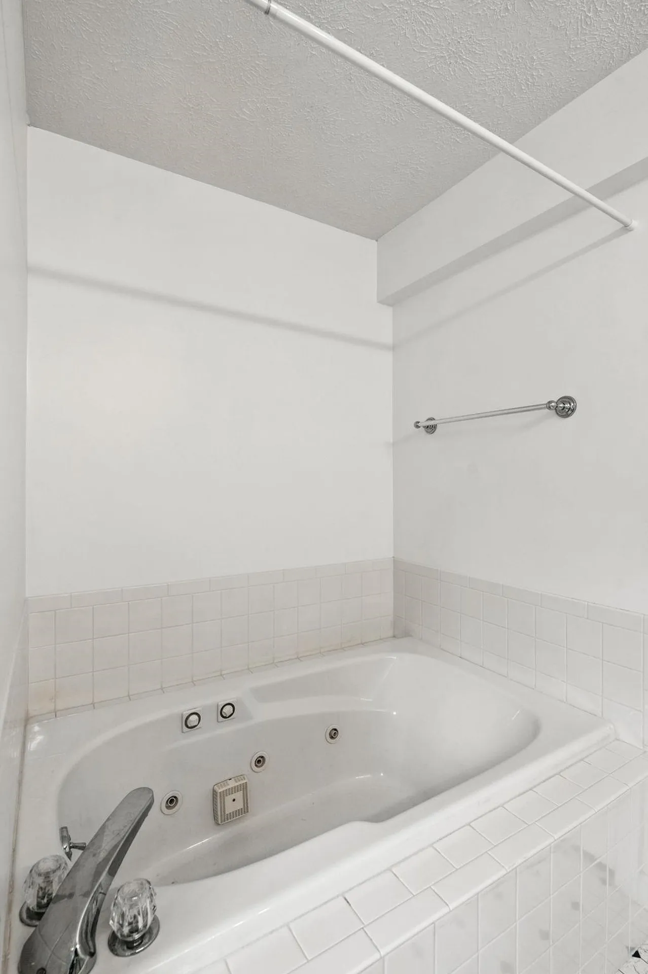 19 Georgetown Drive Nashua NH 03062