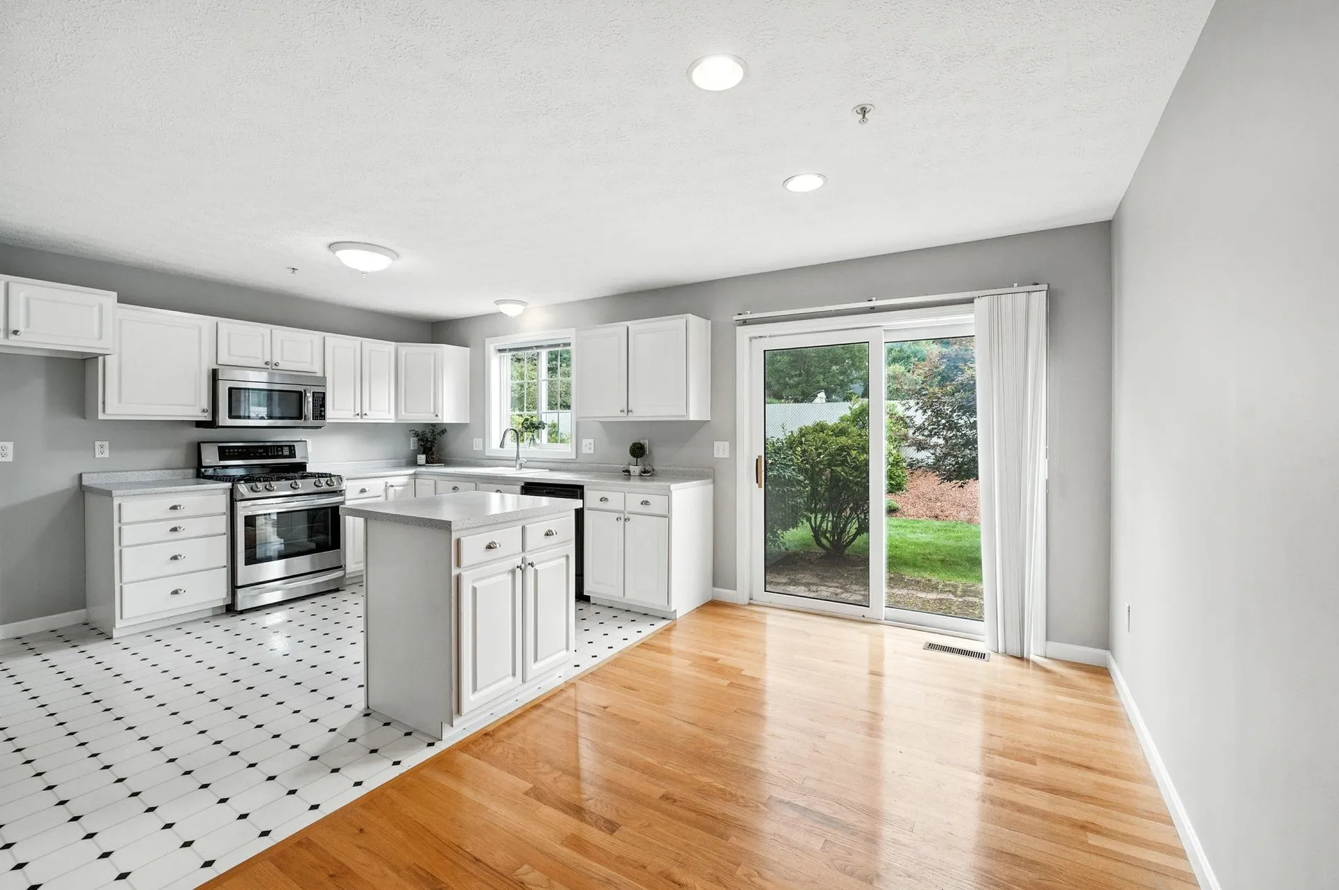 19 Georgetown Drive Nashua NH 03062