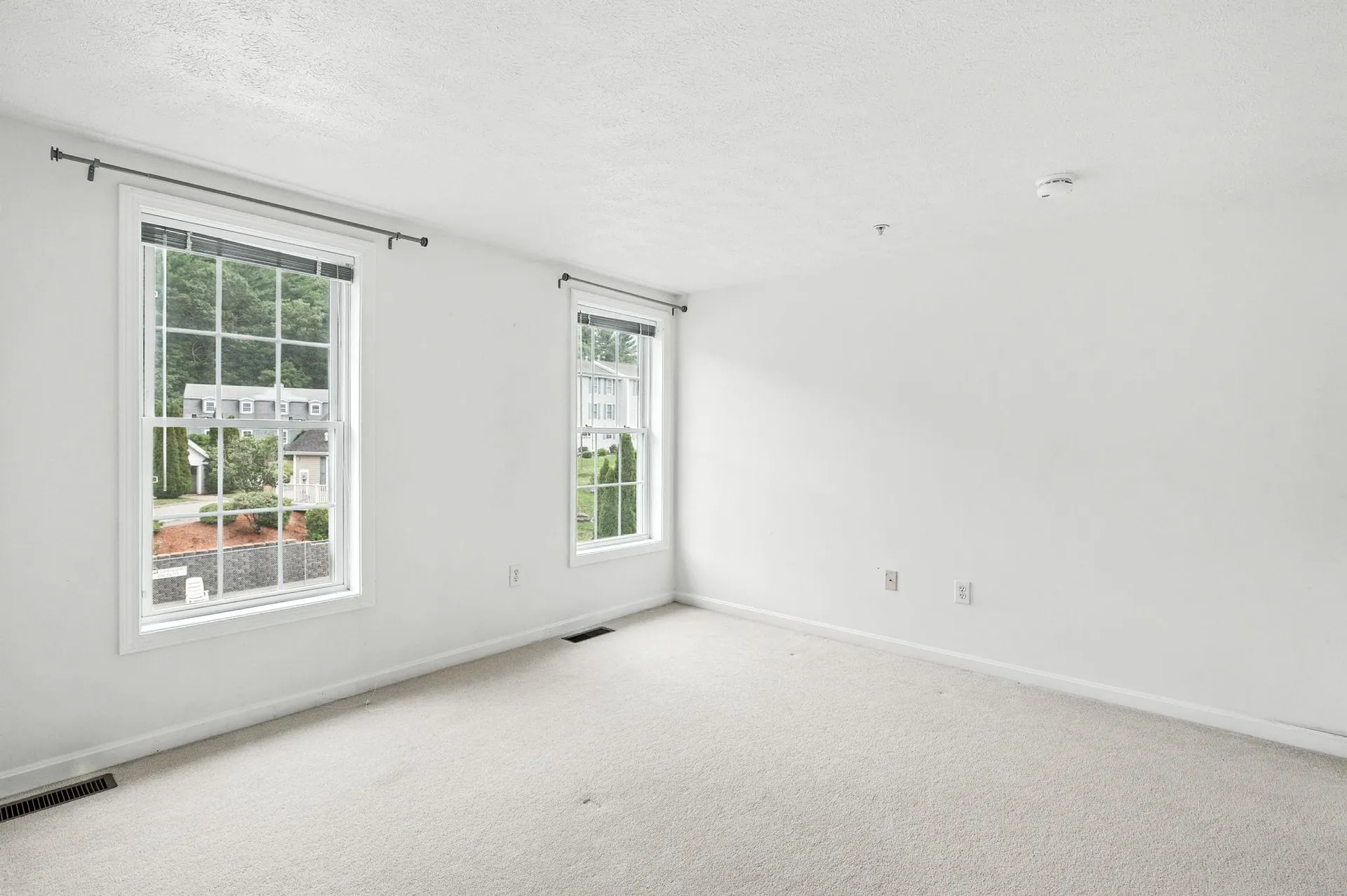 19 Georgetown Drive Nashua NH 03062