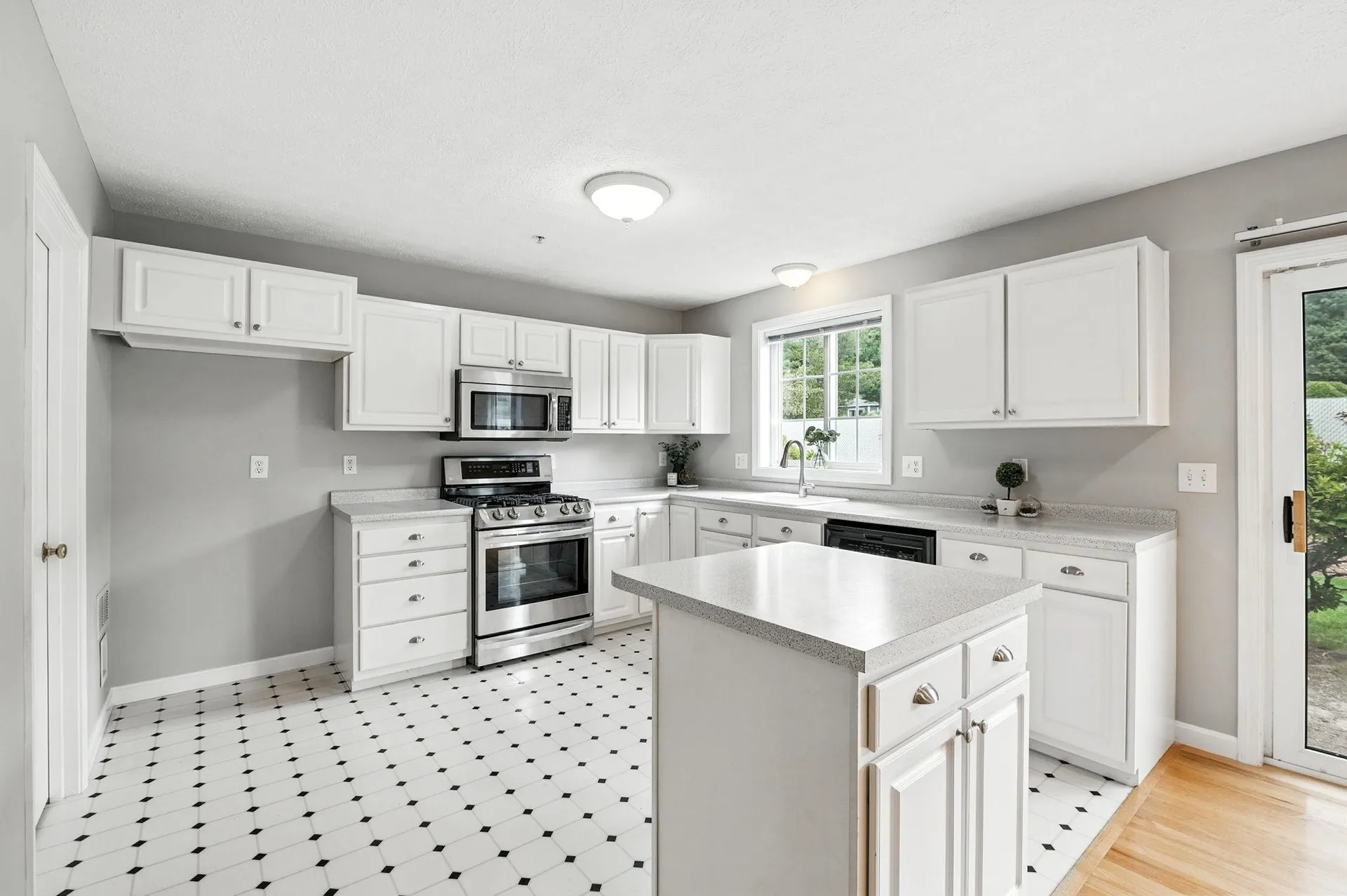 19 Georgetown Drive Nashua NH 03062