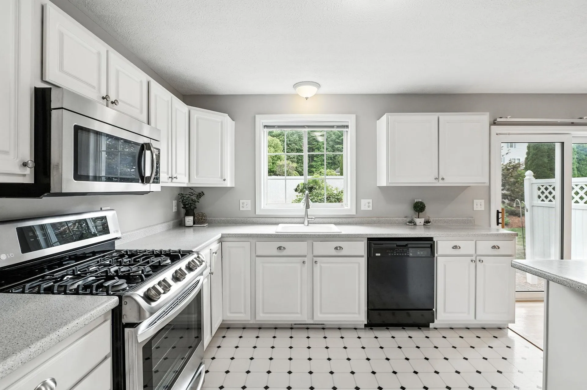 19 Georgetown Drive Nashua NH 03062