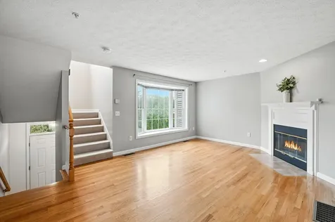 19 Georgetown Drive Nashua NH 03062