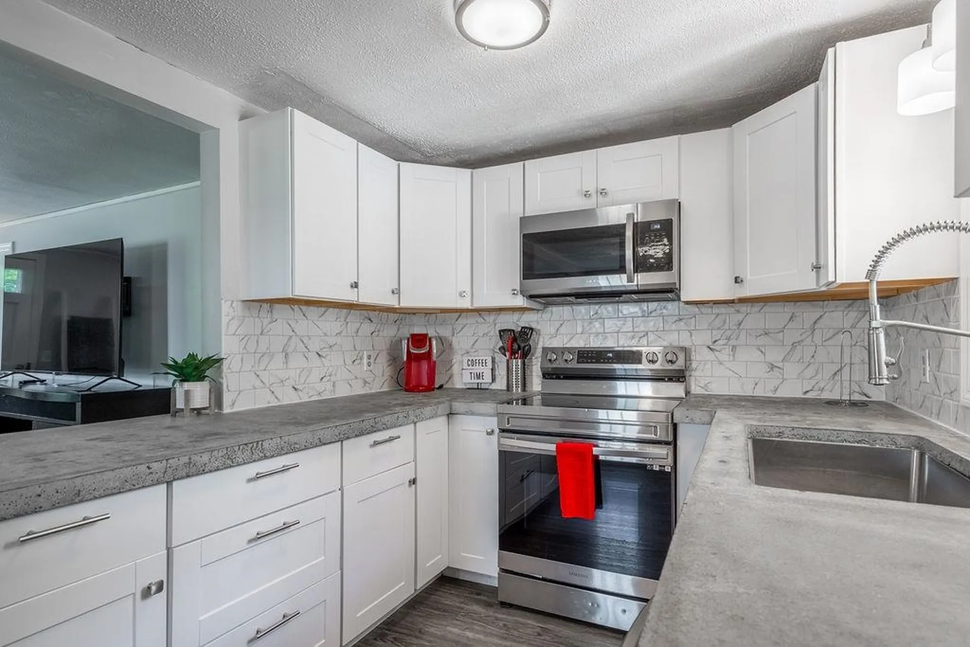 14 2nd Street Rochester NH 03867-2825