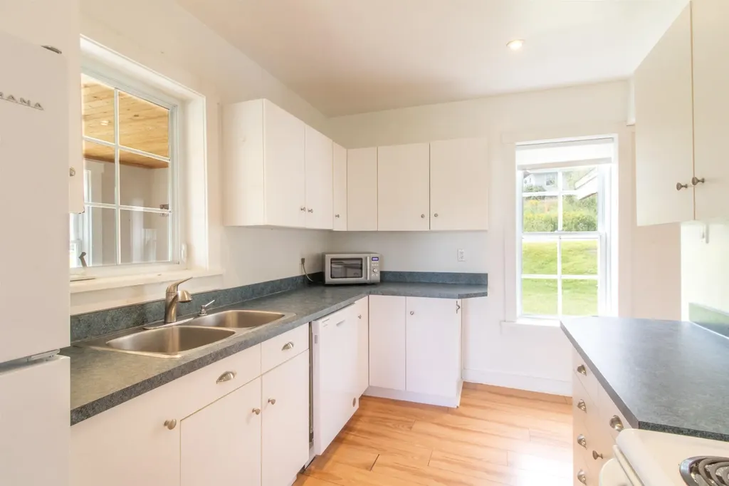1806 Cross Road Jay VT 05859
