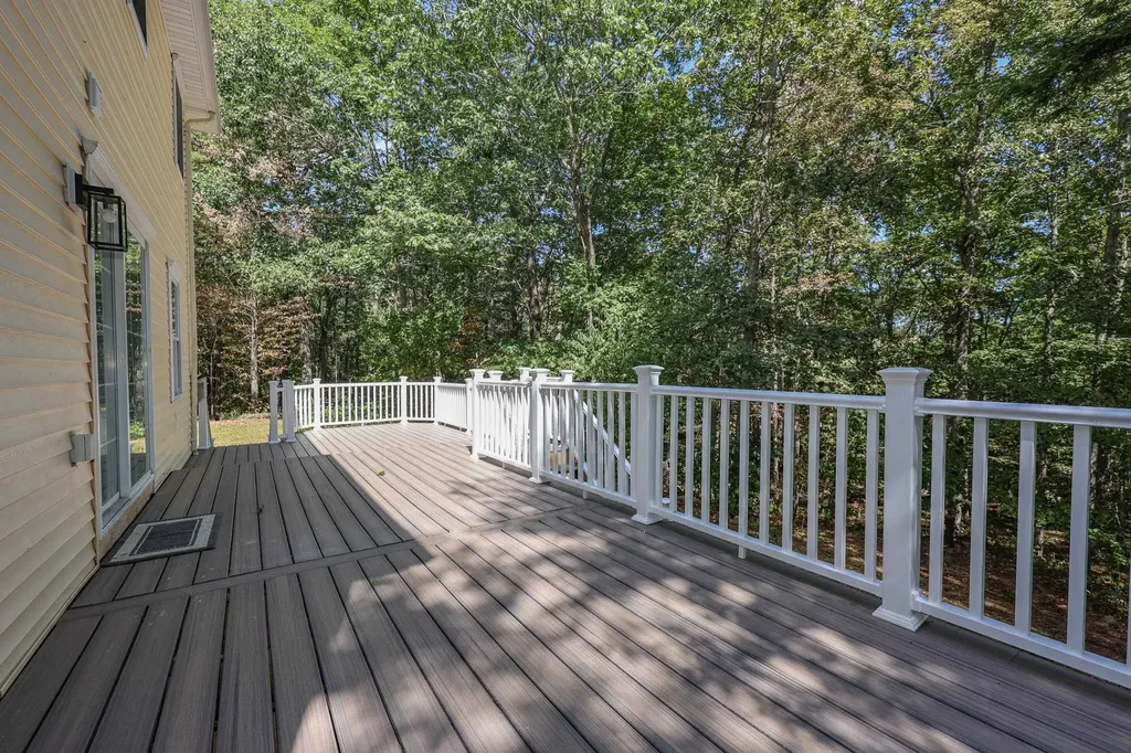 29 Glen Ridge Road Raymond NH 03077