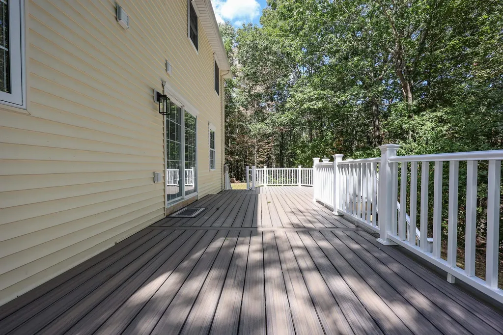 29 Glen Ridge Road Raymond NH 03077