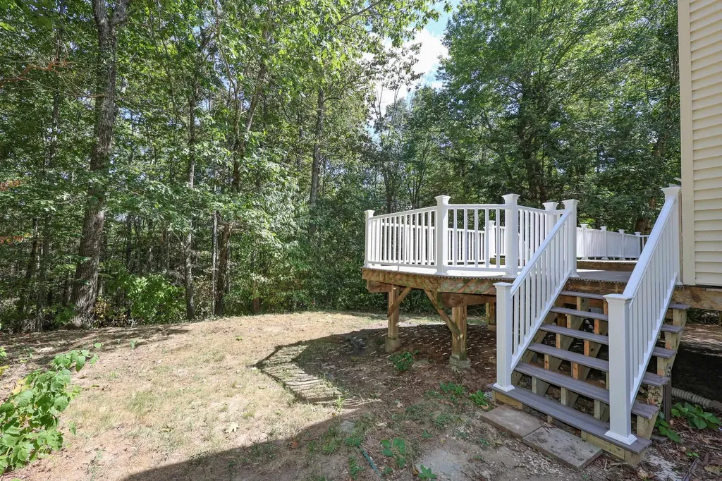 29 Glen Ridge Road Raymond NH 03077