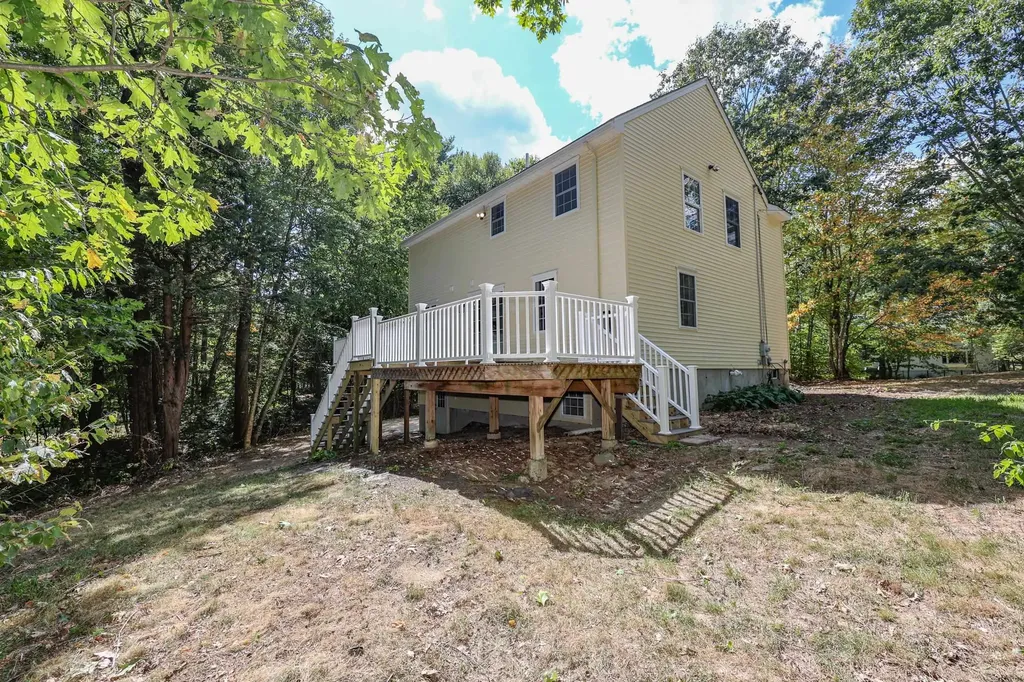 29 Glen Ridge Road Raymond NH 03077