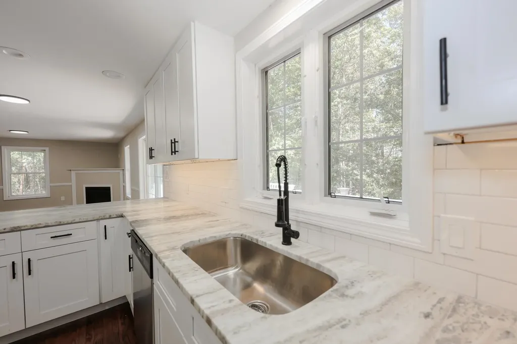 29 Glen Ridge Road Raymond NH 03077
