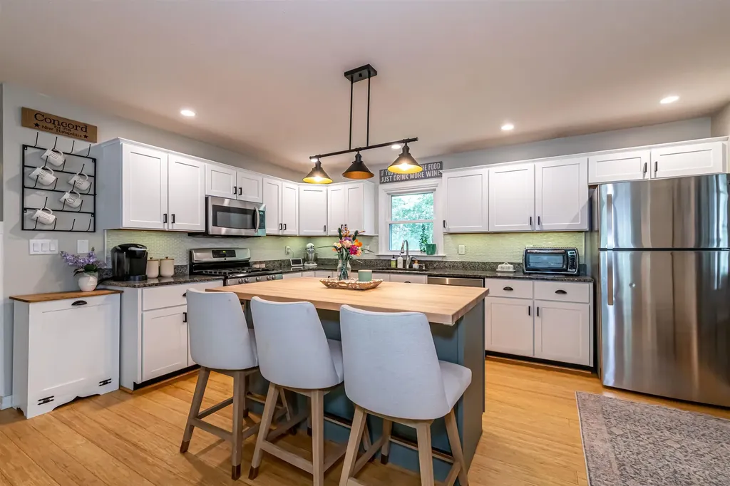 22 Cricket Lane Concord NH 03301