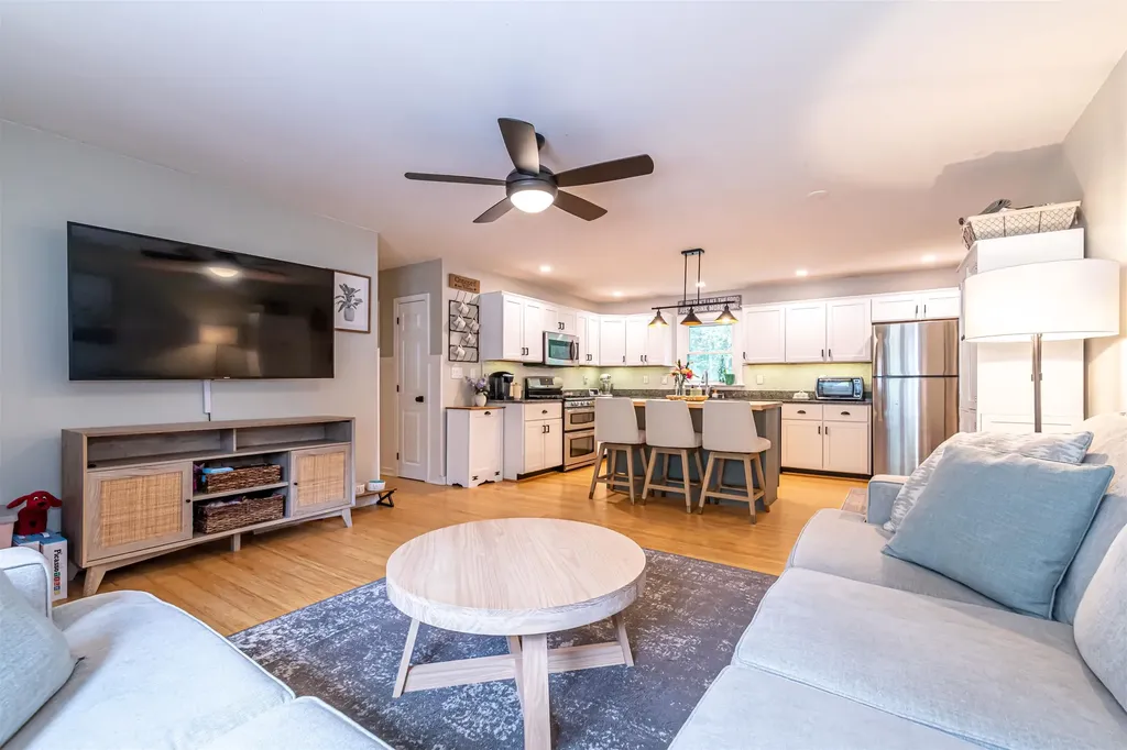 22 Cricket Lane Concord NH 03301