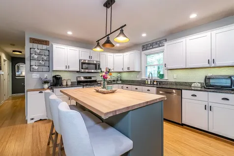 22 Cricket Lane Concord NH 03301