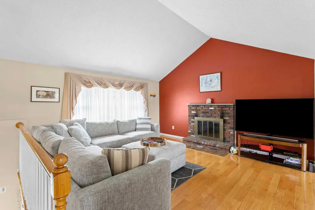 6 Gumpas Hill Road Pelham NH 03076