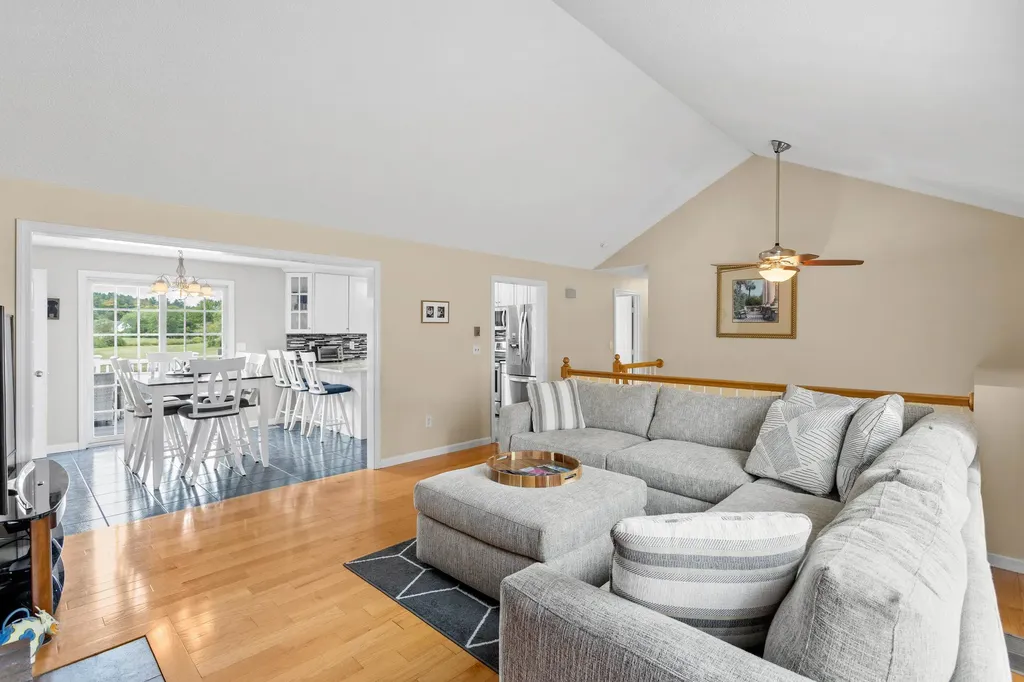 6 Gumpas Hill Road Pelham NH 03076