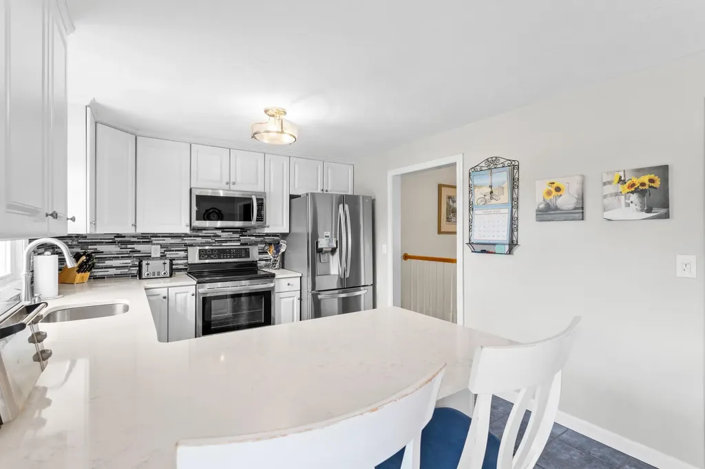 6 Gumpas Hill Road Pelham NH 03076