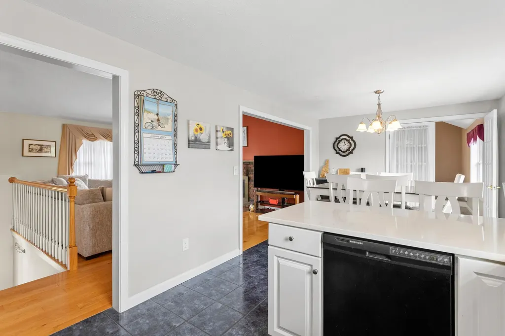 6 Gumpas Hill Road Pelham NH 03076