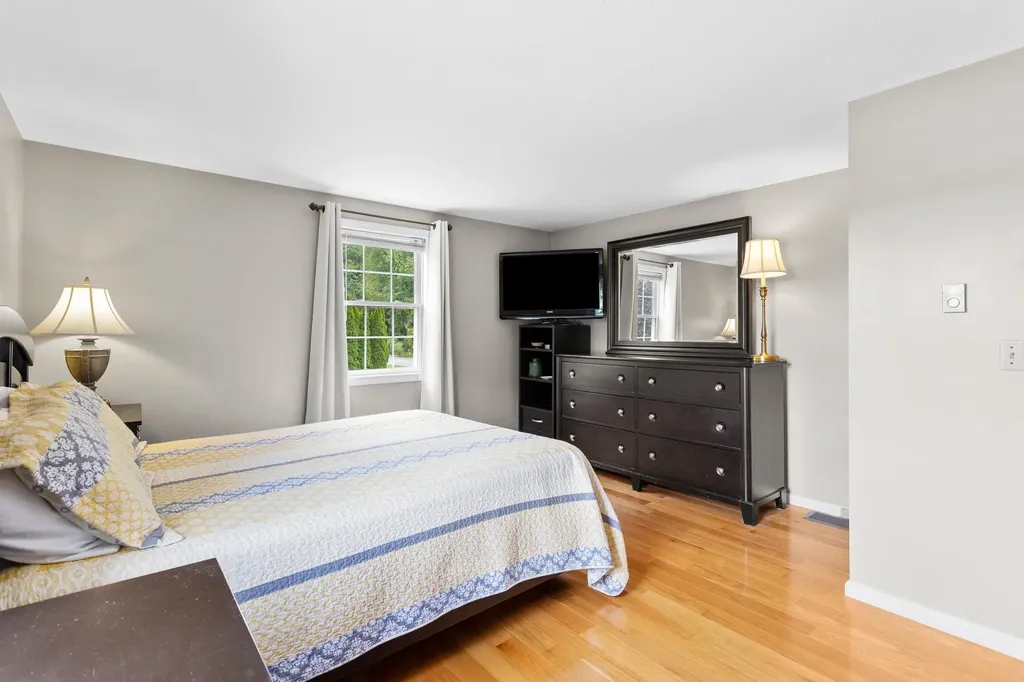 6 Gumpas Hill Road Pelham NH 03076