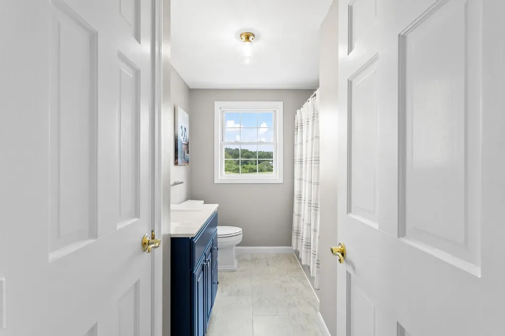 6 Gumpas Hill Road Pelham NH 03076