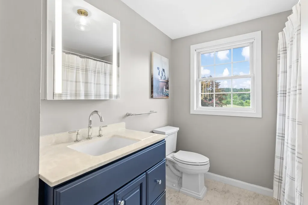 6 Gumpas Hill Road Pelham NH 03076