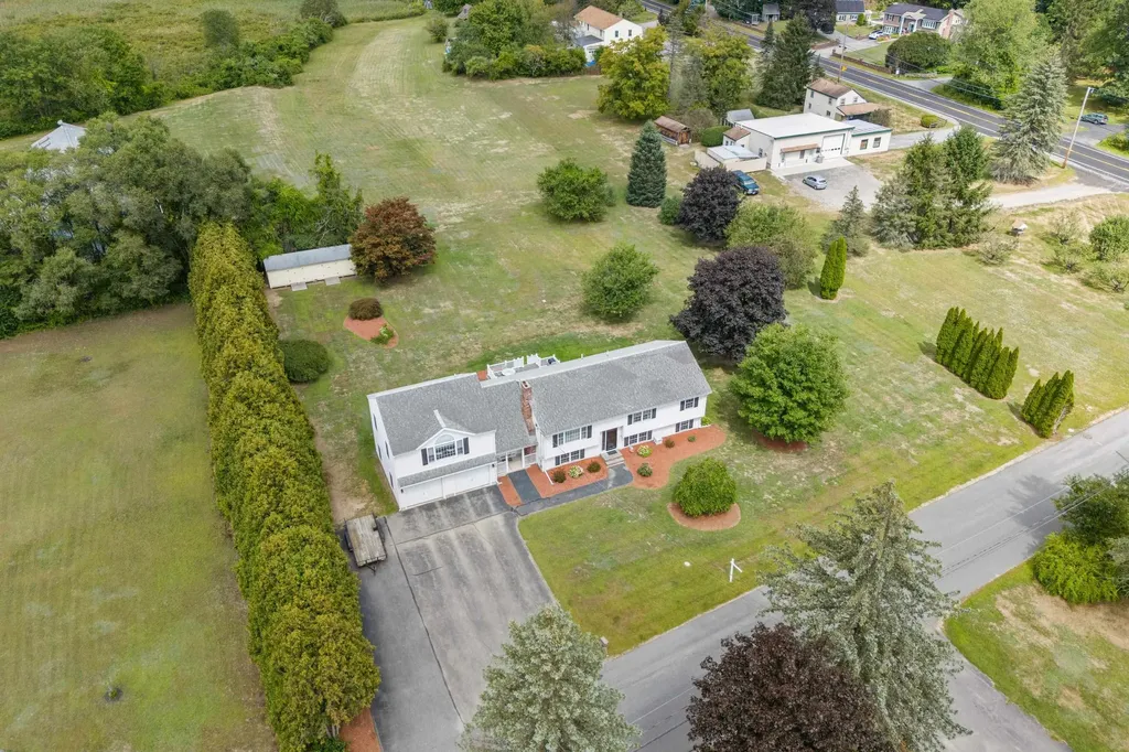 6 Gumpas Hill Road Pelham NH 03076